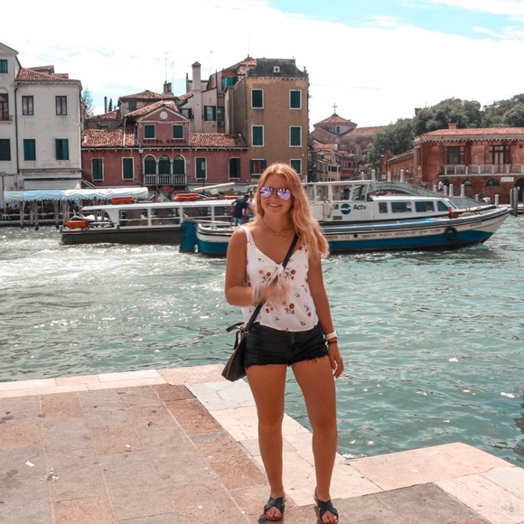 Meet your Posher, Jenna - Picture 8 of 8